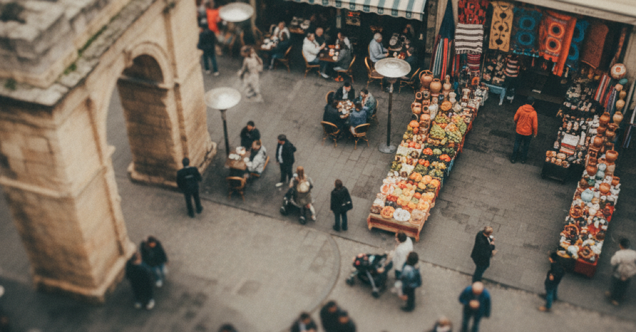 Scaling Local Reviews to Destination-Wide Insights: How AI Empowers DMOs to Visualize Regional Challenges